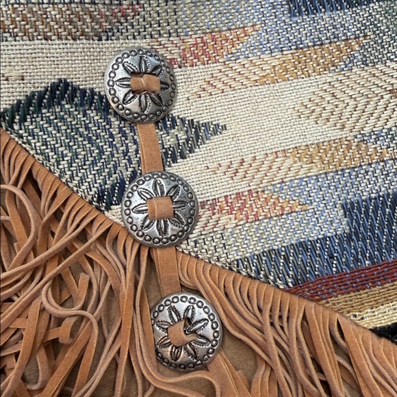 VTG Western Collection Fringed Shawl or Capelet w/ Silver Conchos Sz M - Picture 8 of 10